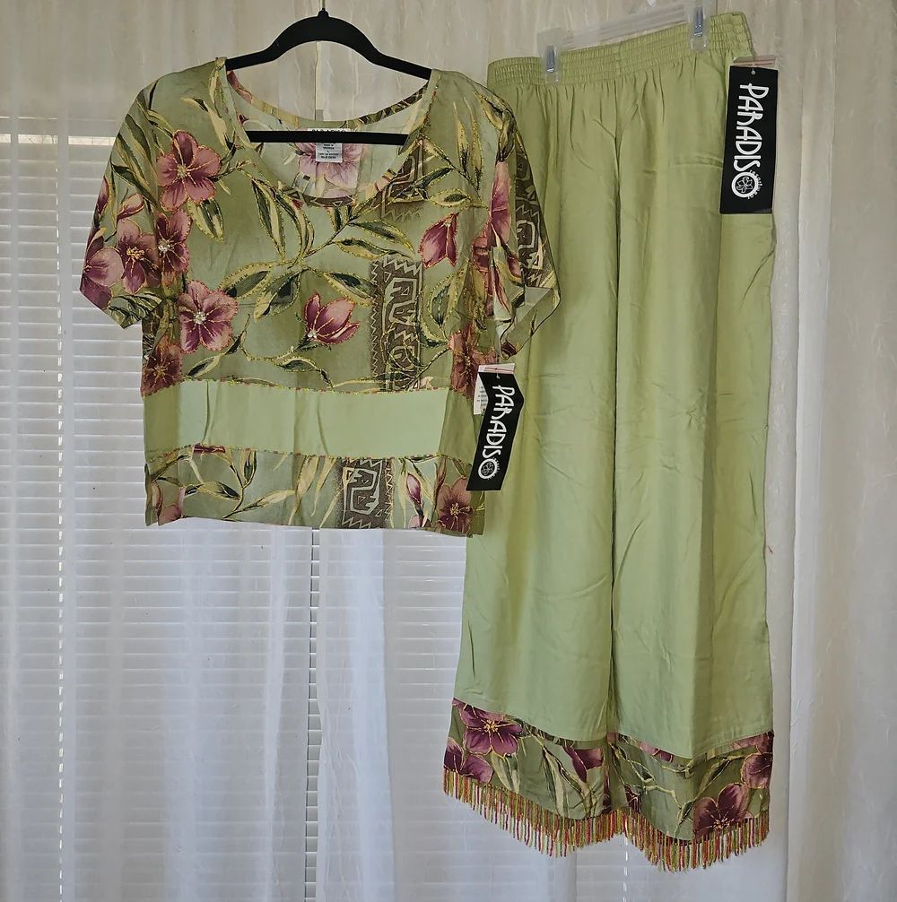 Paradiso Two Piece Set Green Floral Wide-Leg Pants with Decorative Top